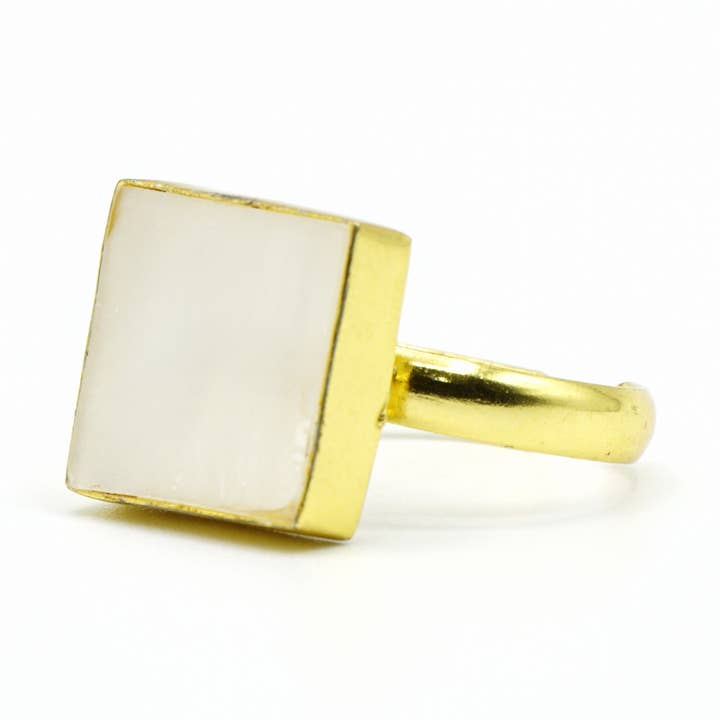 Bague dorée ajustable : Mop. Femme d'été. pour la vente par Ele Velandia