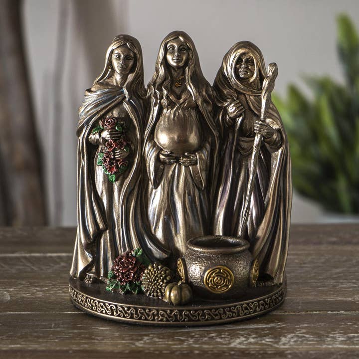 Mère, Vierge et Vieille Femme pour la vente par Pacific Trading