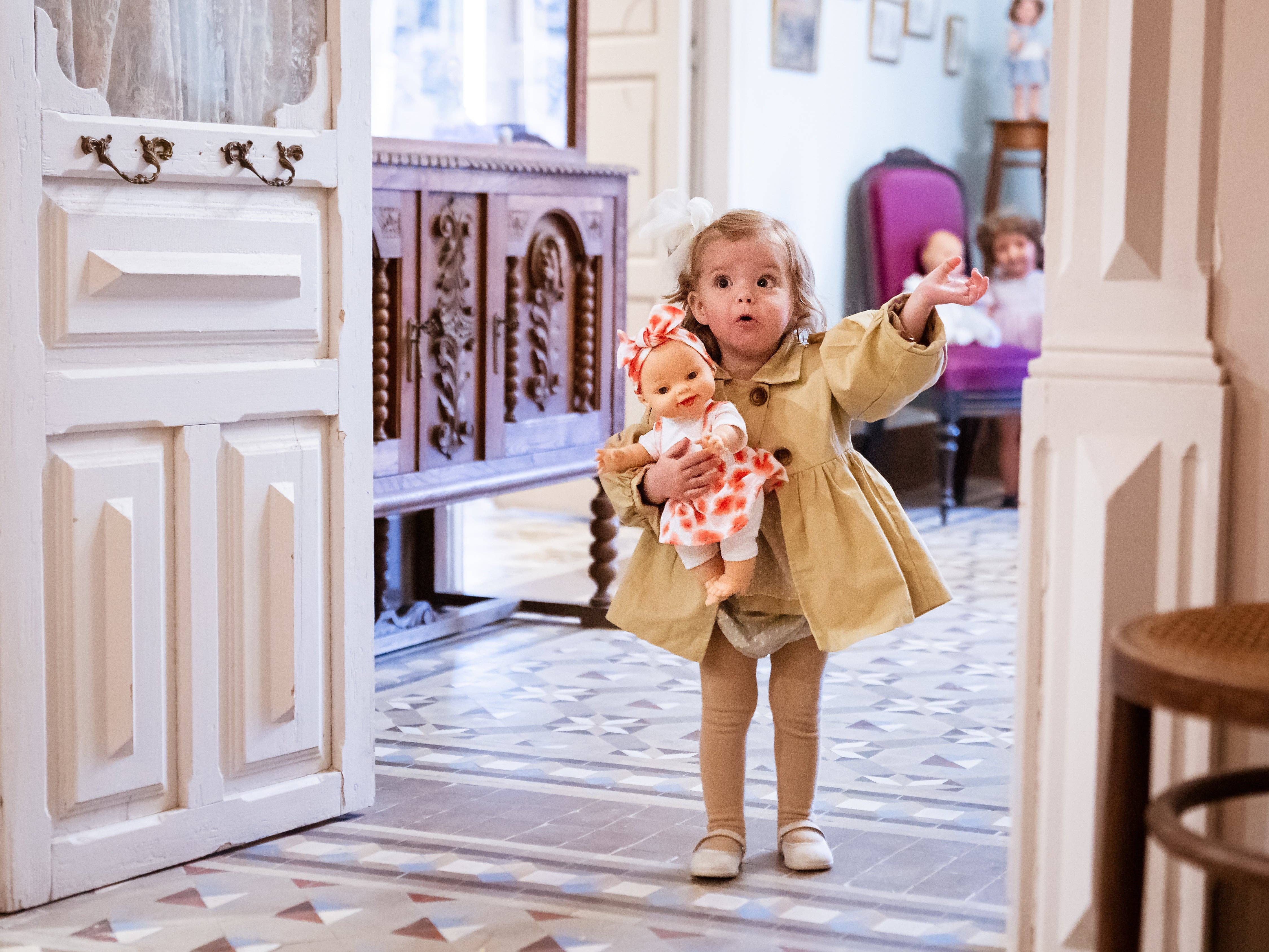 Shine on me Distribution - Wholesale Doll - Kids - Baby Gordis - Leire with floral overalls - Paola Reina1