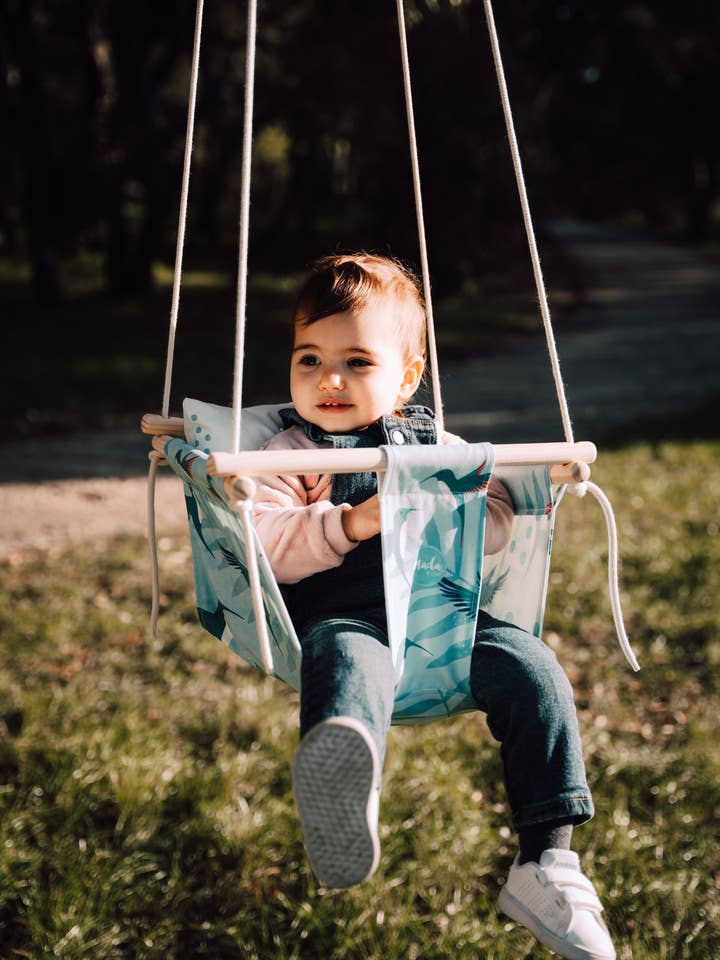 Blaue Kolibri-Babyschaukel für den Großhandel von Mada in Lisbon