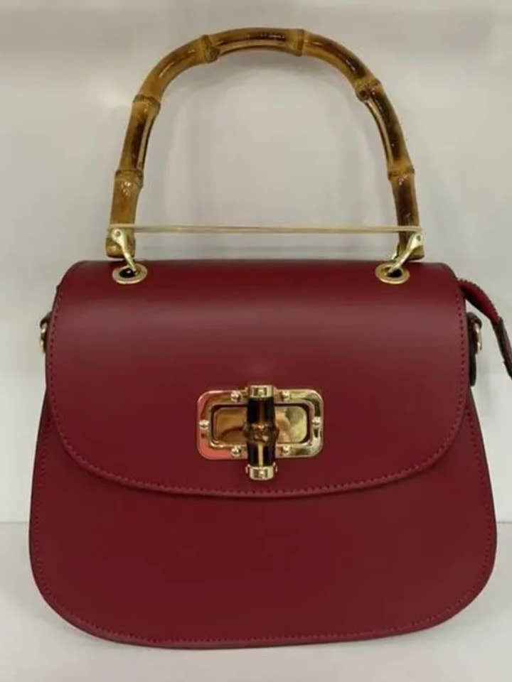 STBAW Vinröd Italiensk Läder Crossbody-väska med Bambuhandtag för wholesale av JIJOU CAPRI