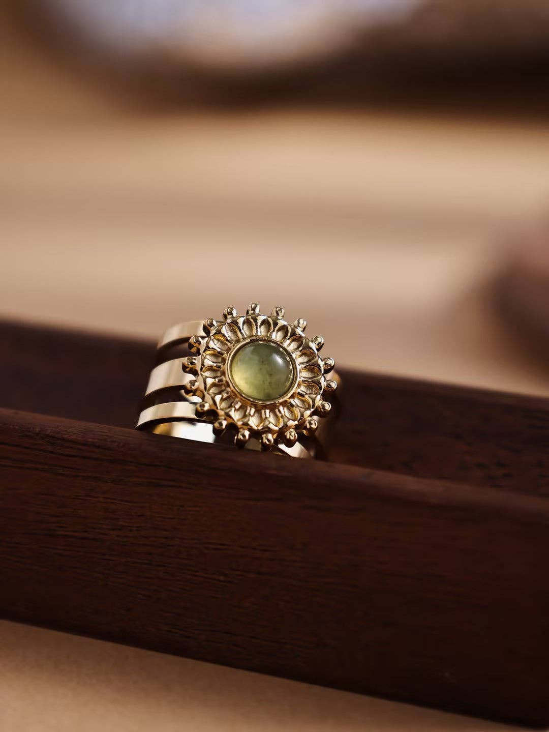 Revelari – wholesale Cocktail/statement ring – Gold Ring with Sunflower Design and Green Gemstone3