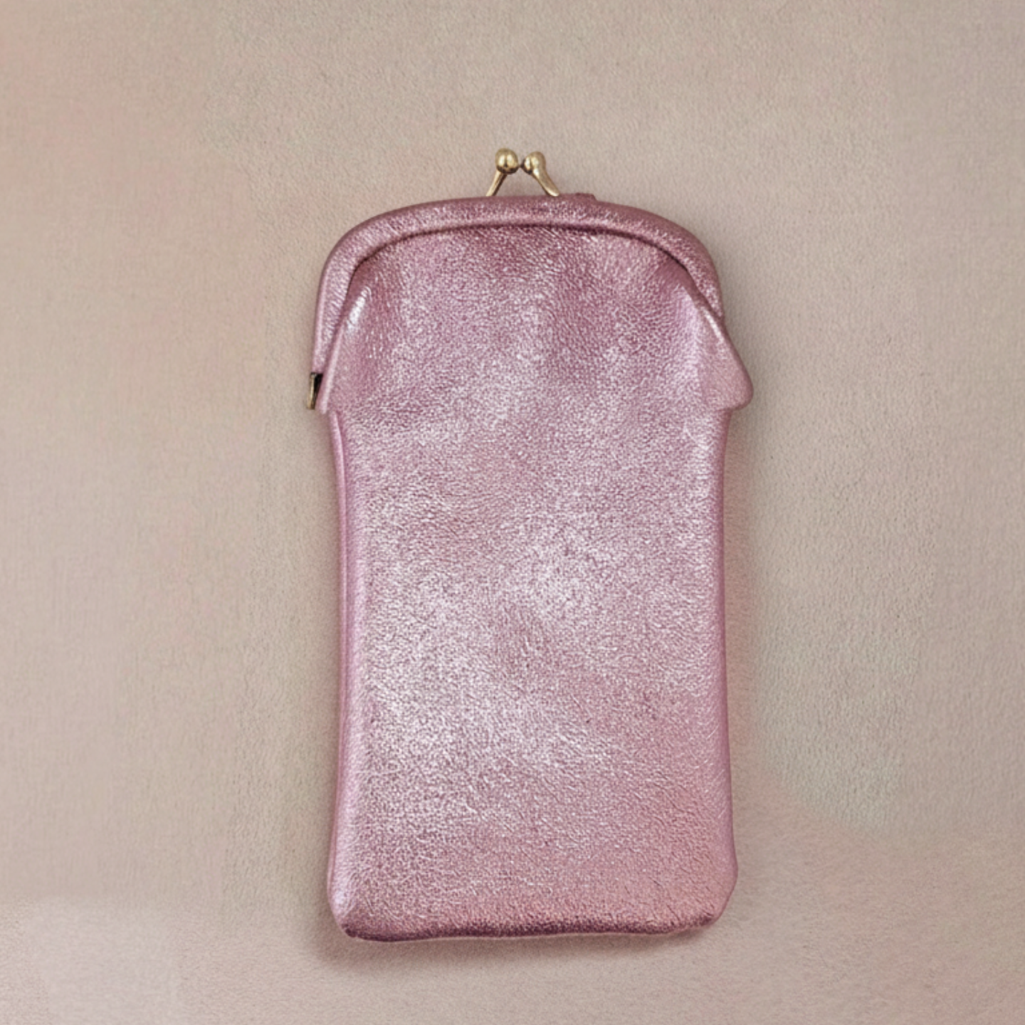 Royal marais – wholesale Fodral för glasögon och solglasögon - Dam – Glasögonfodral i läder med blommigt tyg och retroplatta1