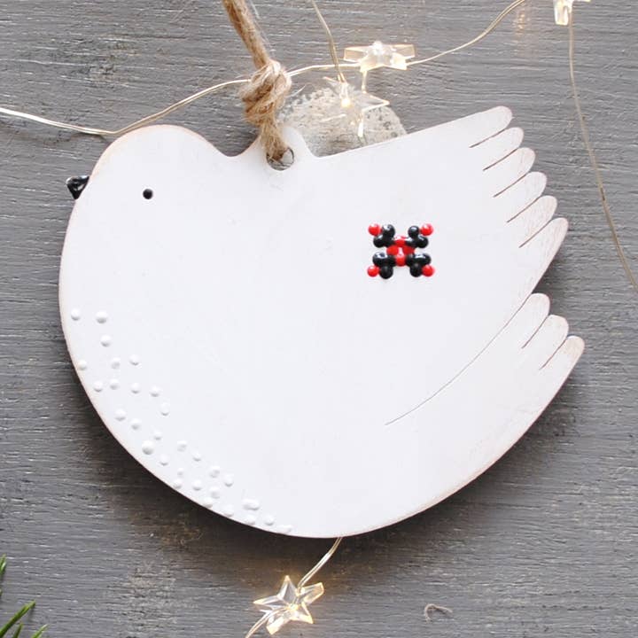 Ukrainischer Vogel-Ornament aus Holz mit traditioneller Stickerei für den Großhandel von HandyHappy