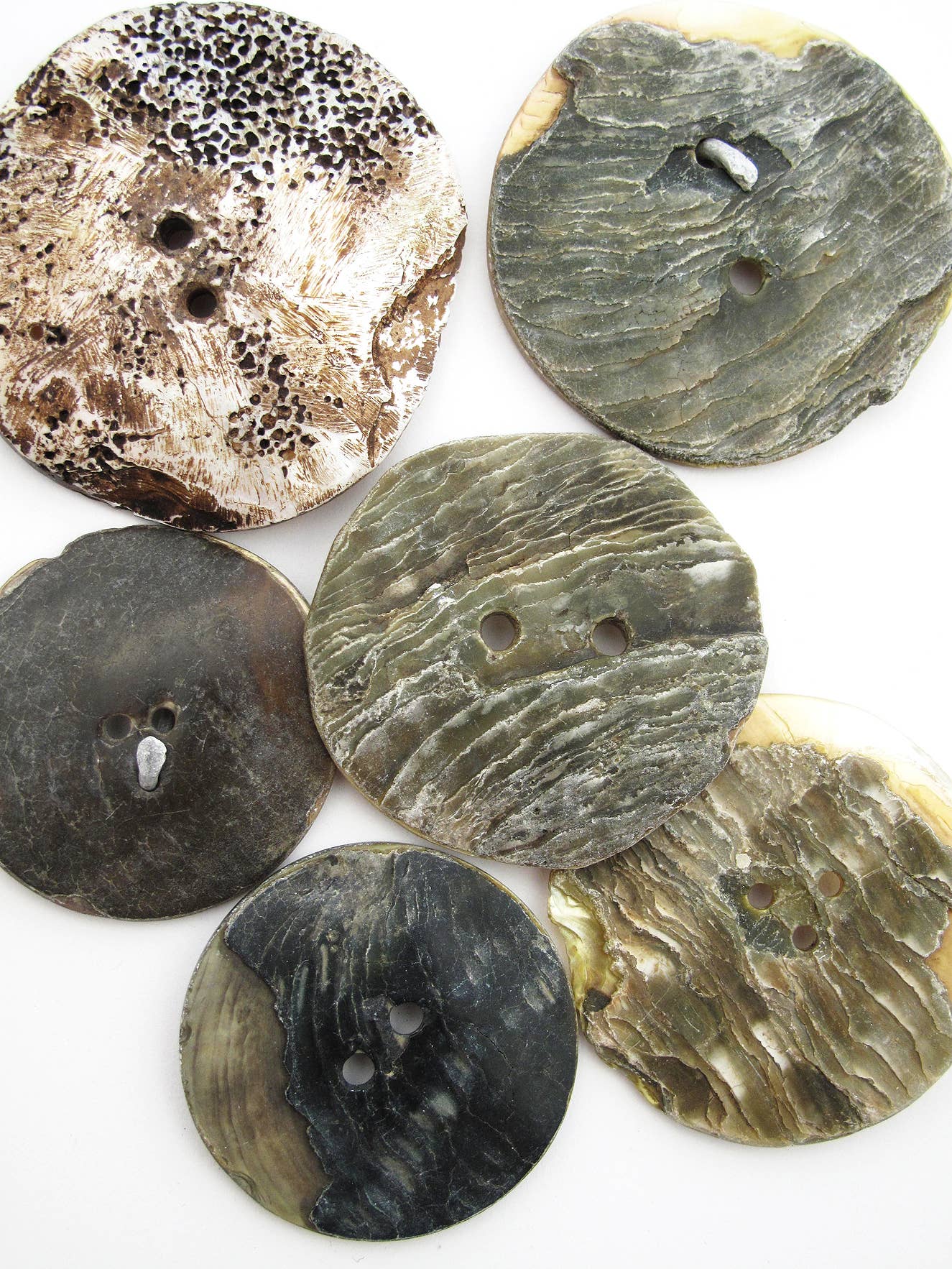 Tika - Wholesale Sewing Button/Snap - Gilgit Shell Buttons2