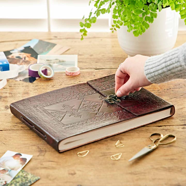 The Paper High Gift Company Limited – wholesale Photo album – Handmade Clasped Medium Leather Photo Album5