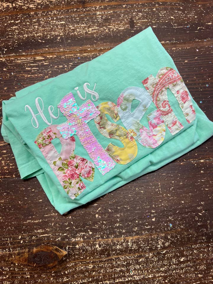 Il est ressuscité - T-shirt graphique pour la vente par Sew Fancy Designs