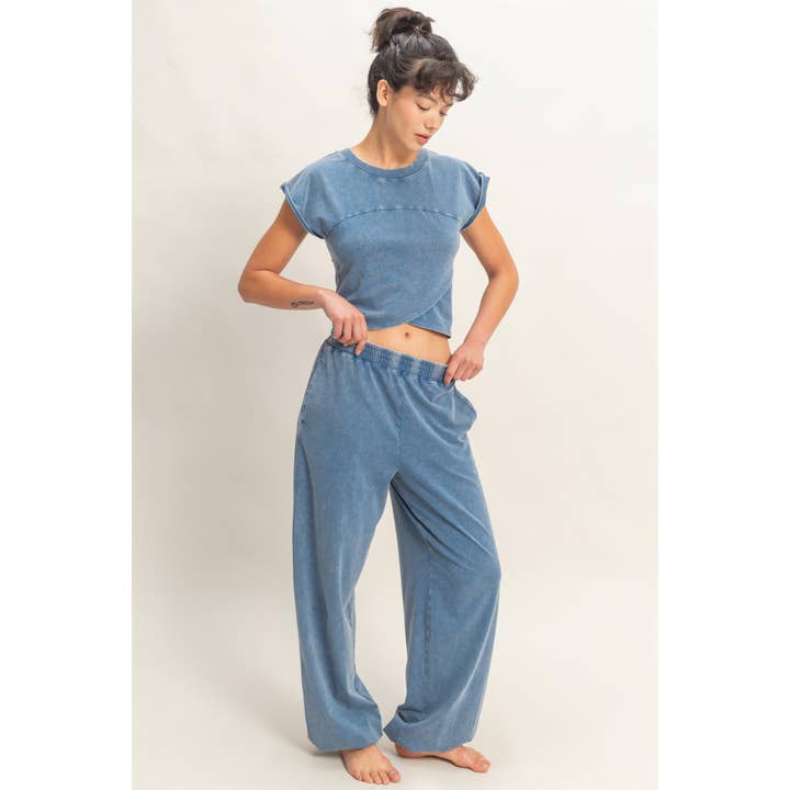 Sæt med crop top med omviklet front og joggers med oprullede ærmer for engroshandel hos Double Zero