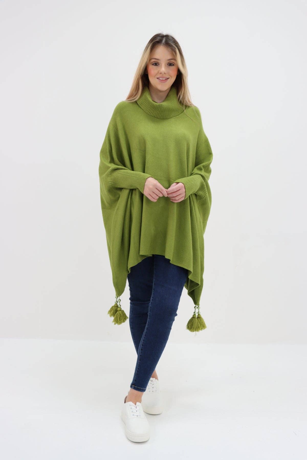 Miss Bold - Vente Poncho – femme - Poncho tunique italien à col bénitier et manches chauve-souris à pompons40