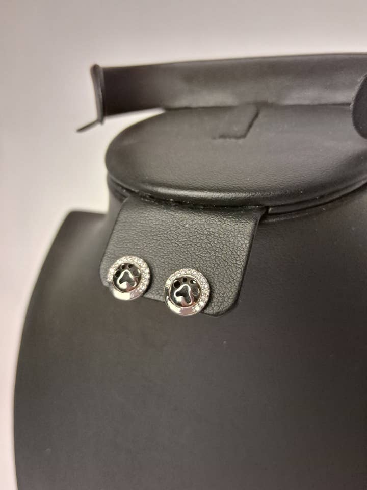 Crowned in Courage Ring - Faith-Inspired Lion’s Paw Design for wholesale by Adorn Me In Modesty