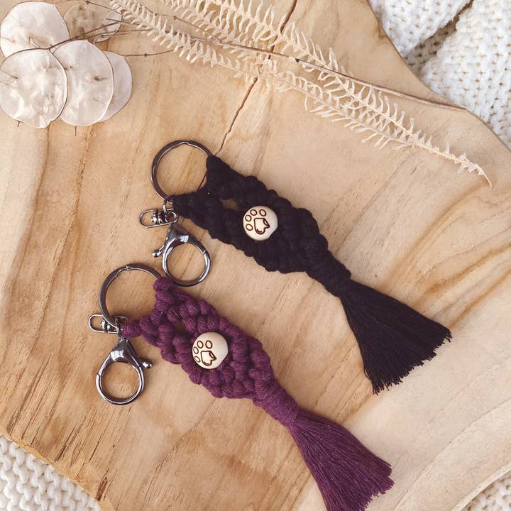 Elbknoten – wholesale Keychain – Women's – Macrame Keychain for Animal Lovers | Paw Design