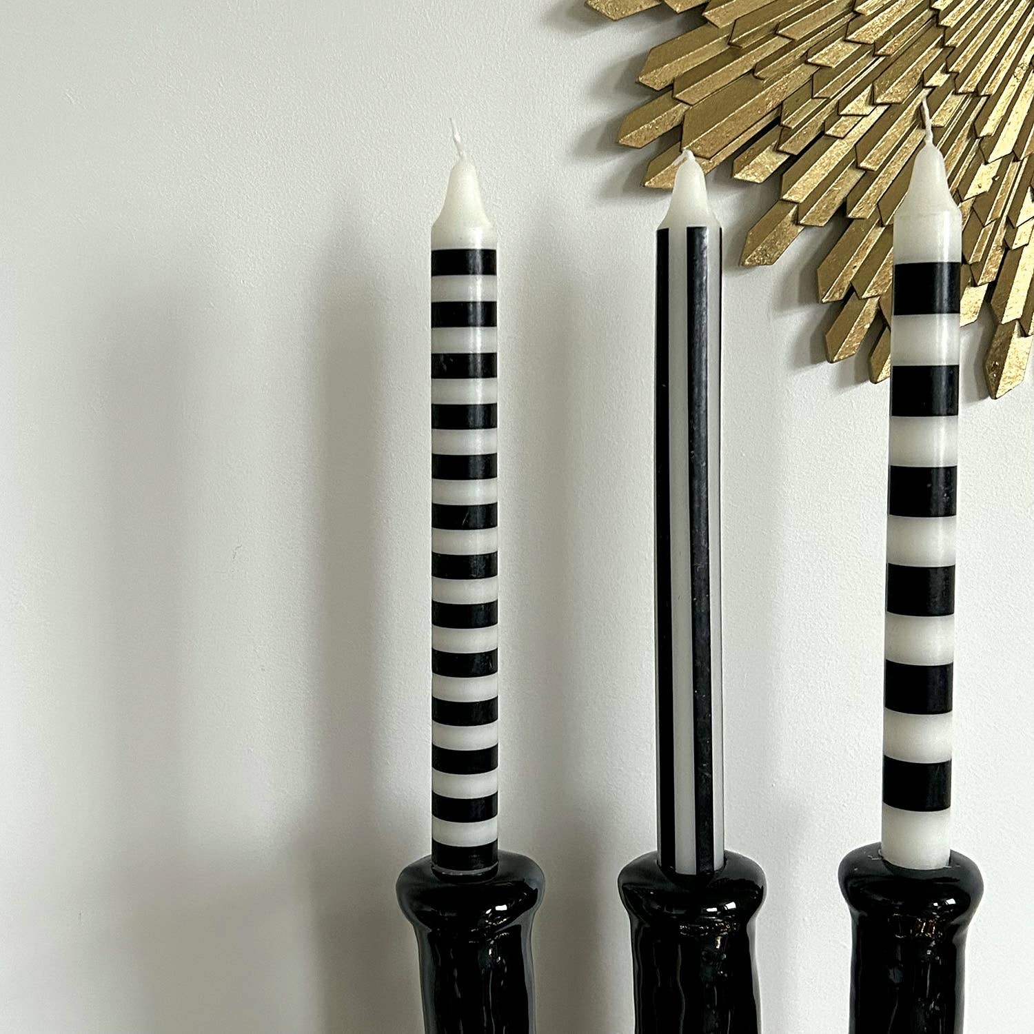 Opjet Paris – Großhandel Geschenkkerze – Set mit 4 langen schwarzen Paul-Kerzen, Ø 2,1 cm, H 25 cm2