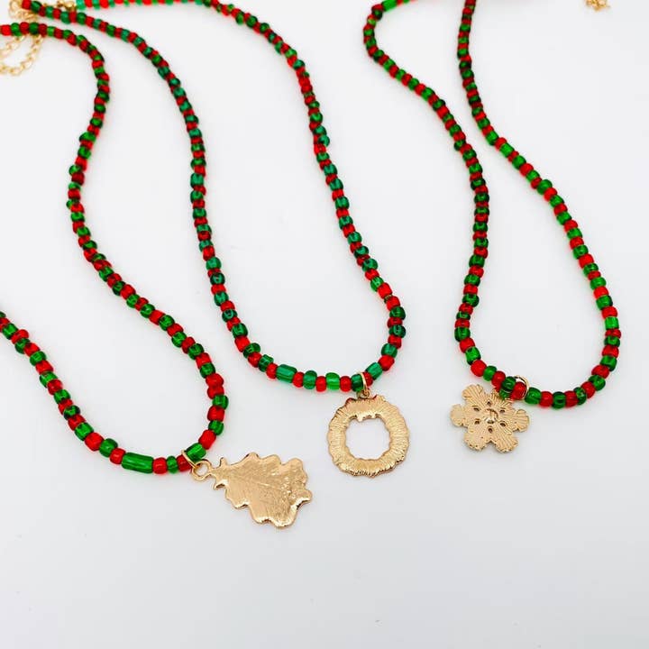 Mio Queena - Wholesale Pendant/Charm Necklace - Christmas Enamel Charm Green White Acrylic Beaded Necklace3