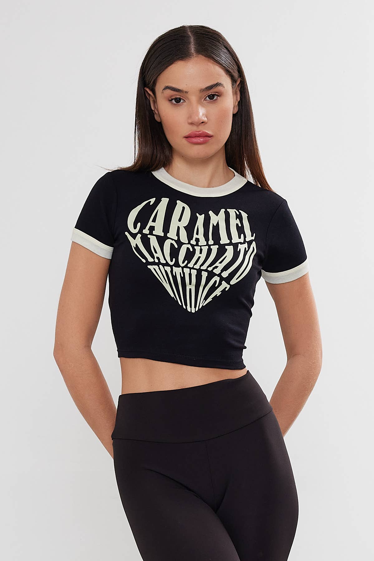 VAV NEW YORK – T-shirt estampada - Mulher por atacado – T-shirt de mulher com estampa de coração cortado Crop Top com estampa de coração14