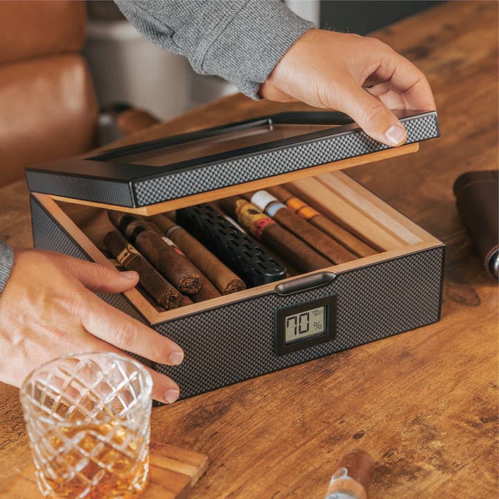 Case Elegance - Wholesale Humidor/Cigar Accessory - MAG Humidor - Carbon Fiber6