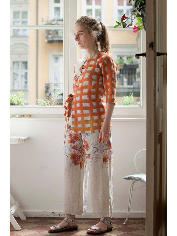 Clara Kaesdorf – Engroshandel Bluse - Dame – Orange wrap bluse linned1