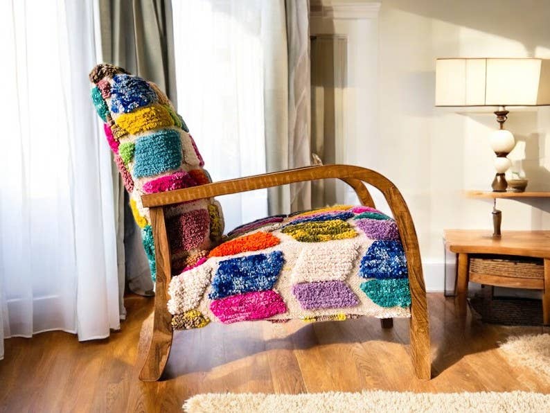 Maroccarpets Poufs and pillows wholesale +31648976894 - Venta al por mayor Sillas - Sillón de madera de nogal hecho a mano – cómodo y único3