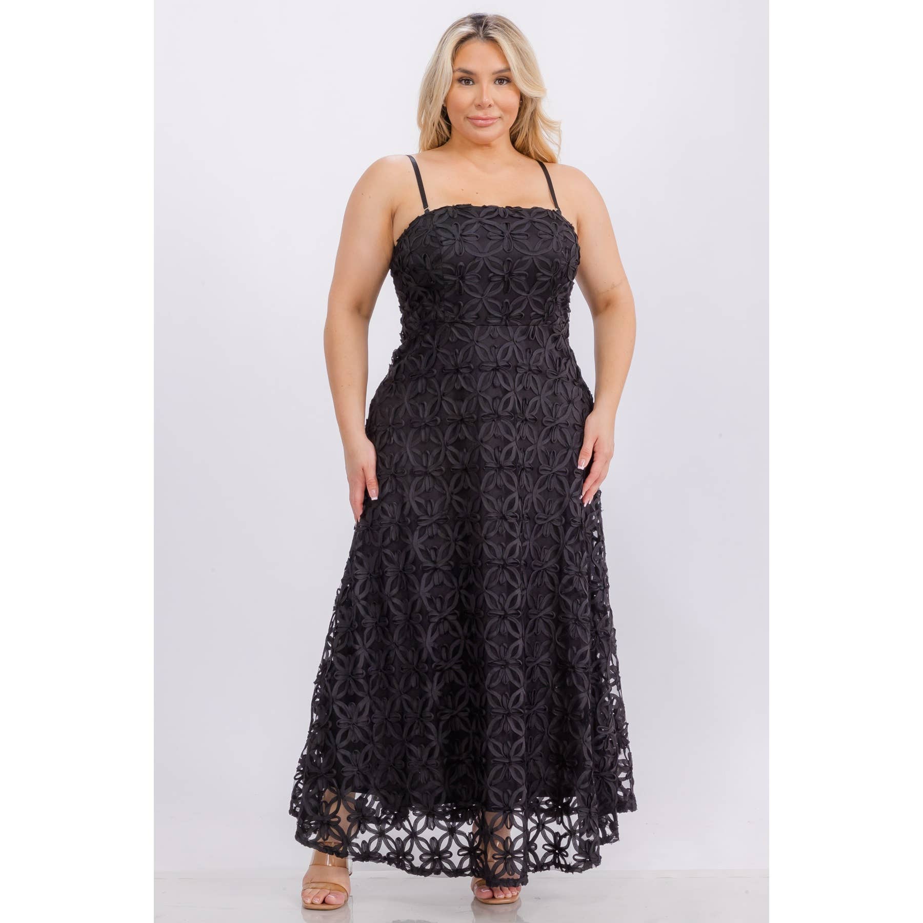 Curve Market - Vente Robe – femme - ROBE LONGUE À LIGNES EN APPLIQUE 3D GRANDE TAILLE3