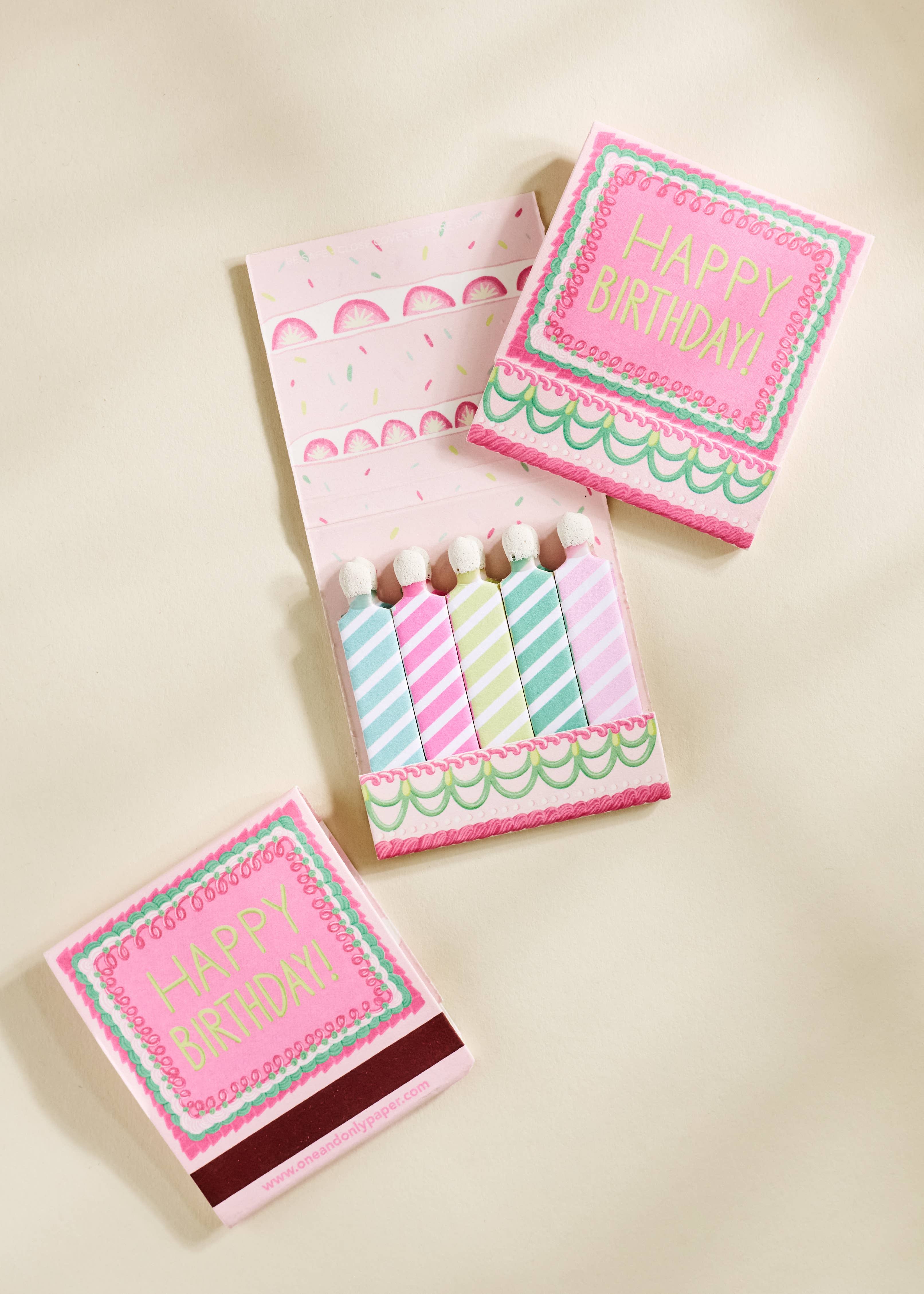 One & Only Paper - Venta al por mayor Cerillas - Cuadernos de fósforos de 10 tallos con estampado de tarta vintage de feliz cumpleaños1