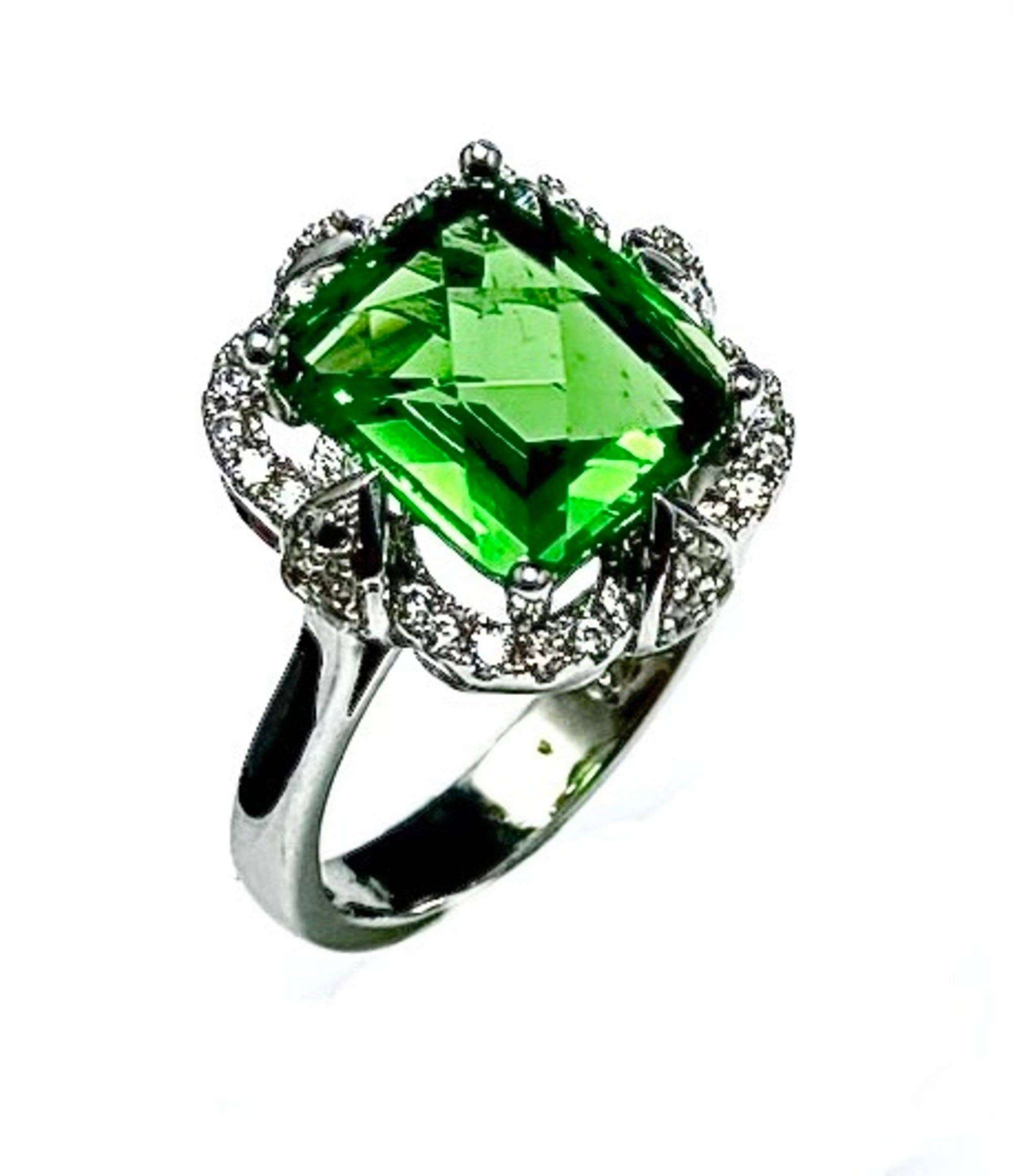 Twan Kee Jewelry – wholesale Cocktail/statement ring – Victorian-Style Green Helenite Halo Sterling Silver Ring1