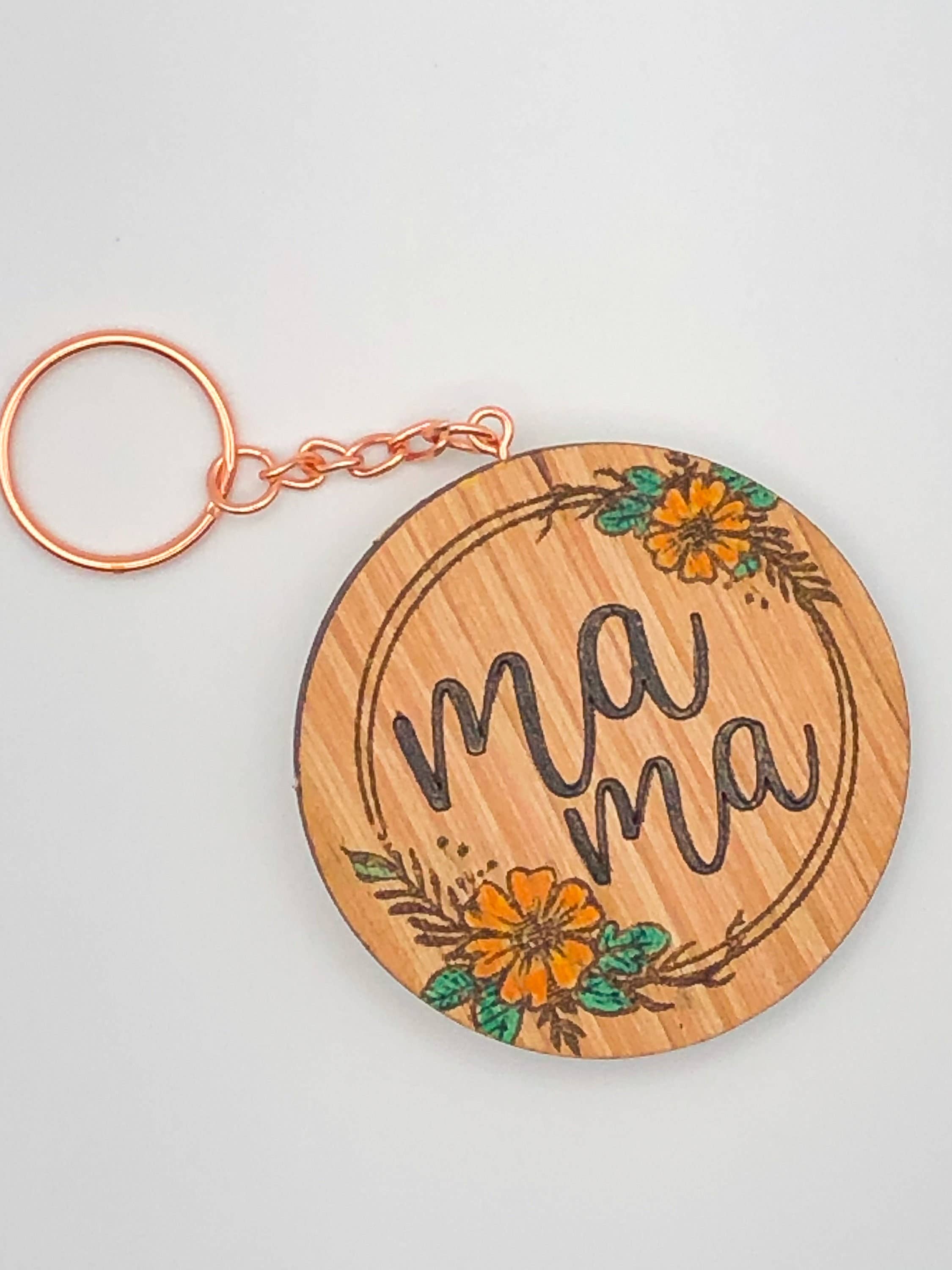 The Blended Nest – Großhandel Schlüsselanhänger – Damen – Mama Schlüsselanhänger — Holz-Schlüsselanhänger mit Gravur — Geschenk für sie — Muttertagsgeschenk — Geldbörse-Charm — Geschenk für Mama — Geschenk für Mama — kleines Geschenk für Mama5