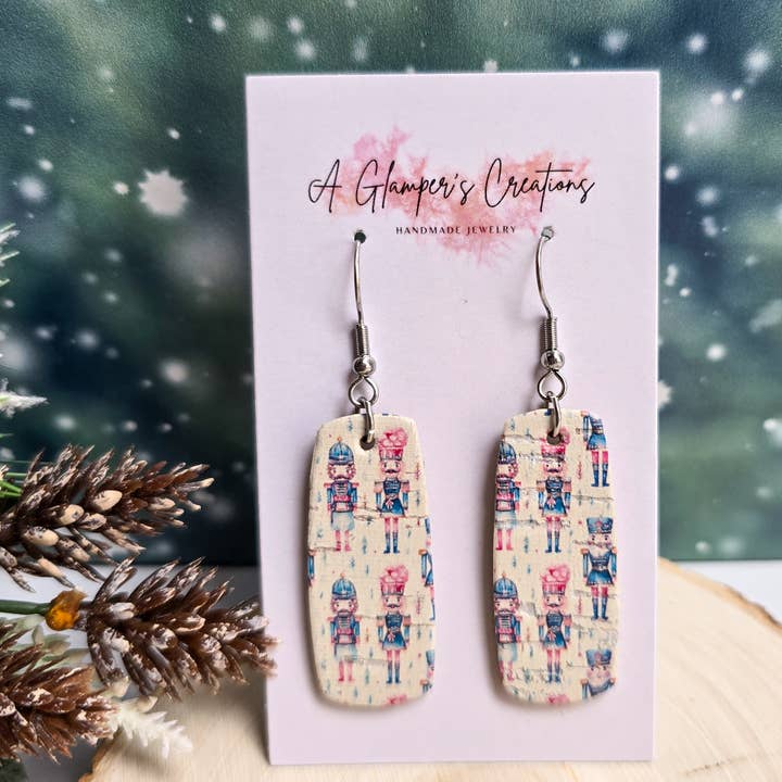 Jule Pink & Blue Nøddeknækker Mini Bar Læderøreringe for engroshandel hos A Glamper's Creations LLC