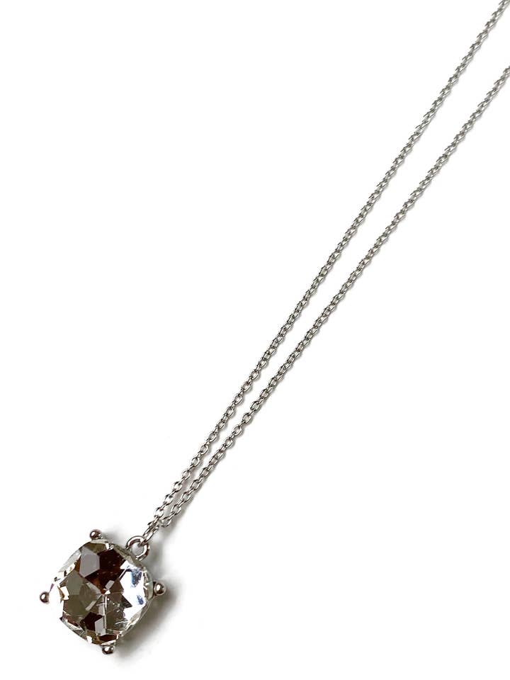 Rhodium Cushion Cut klart krystal Charm halskæde for engroshandel hos Gracie Rose Designs