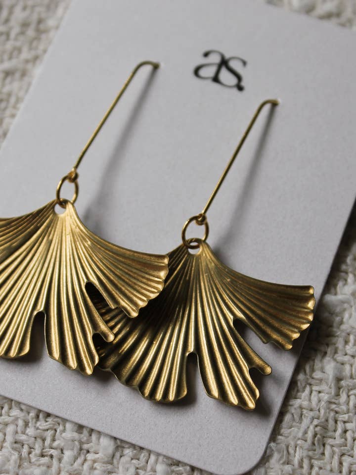Pendientes de latón con forma de flor de ginkgo | The Adelaide para venta al por mayor de Aylsbury Street