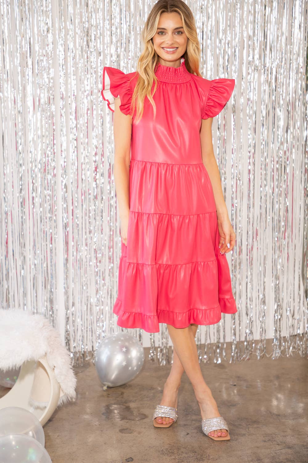 VOY - Venta al por mayor Vestido - Mujer - 32513 Vestido midi de PU escalonado con cuello fruncido10