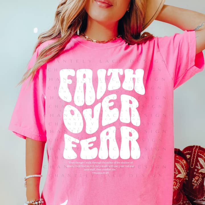 T-shirt gráfica Faith Over Fear Verse Comfort Colors Exclusive por atacado de Chantely Lace