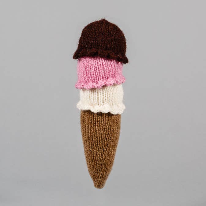 Giocattolo per cani a forma di cono gelato lavorato a maglia a mano per la vendita all'ingrosso da parte di Ware of the Dog