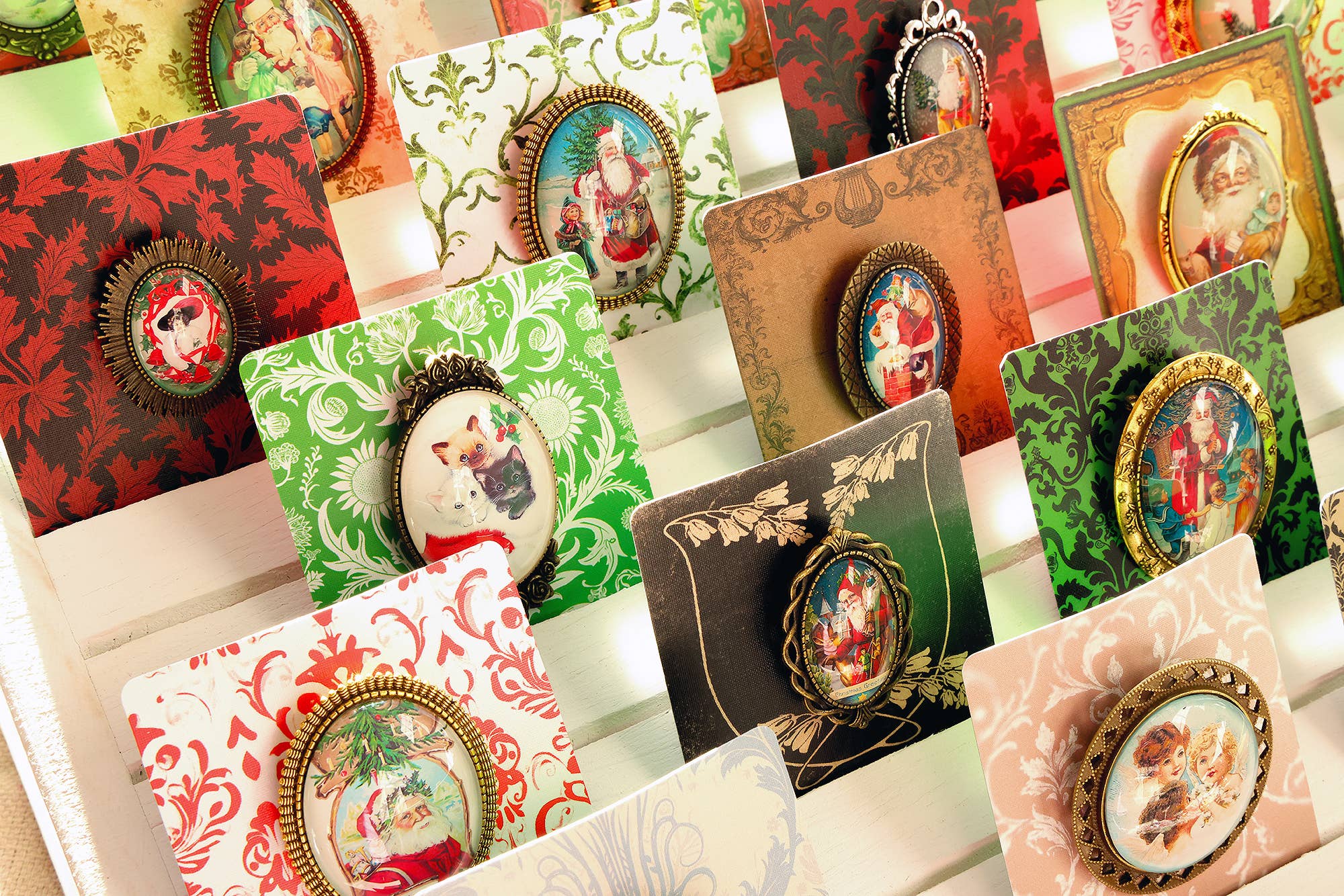 Asunder Bazaar - Wholesale Brooch - 20pc Vintage Christmas Brooches on Cards 20