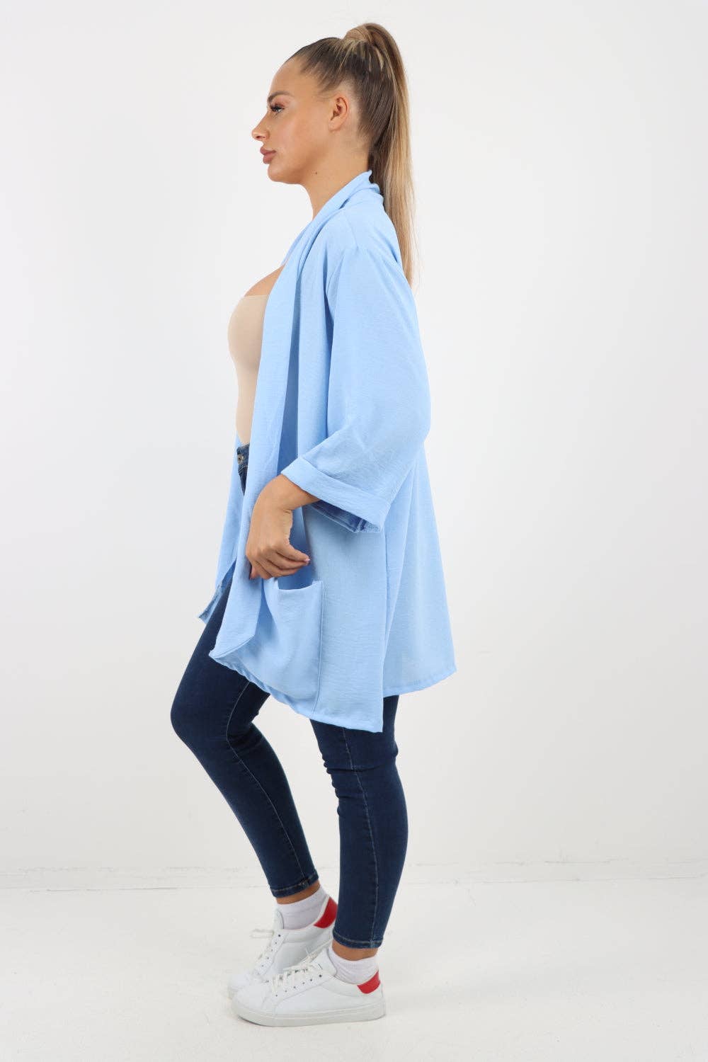 Miss Bold - Venta al por mayor Chaqueta - Mujer - Chaqueta ligera italiana con manga 3/4 y frente abierto6