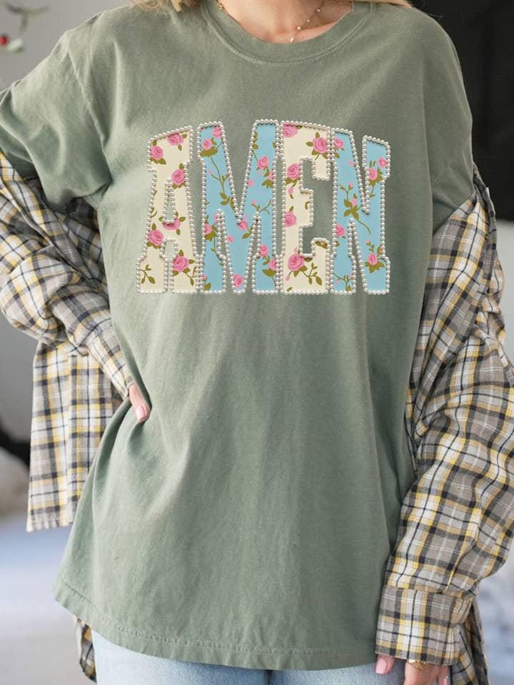 T-shirt chrétien floral Amen pour la vente par Ruby KoKo Designs