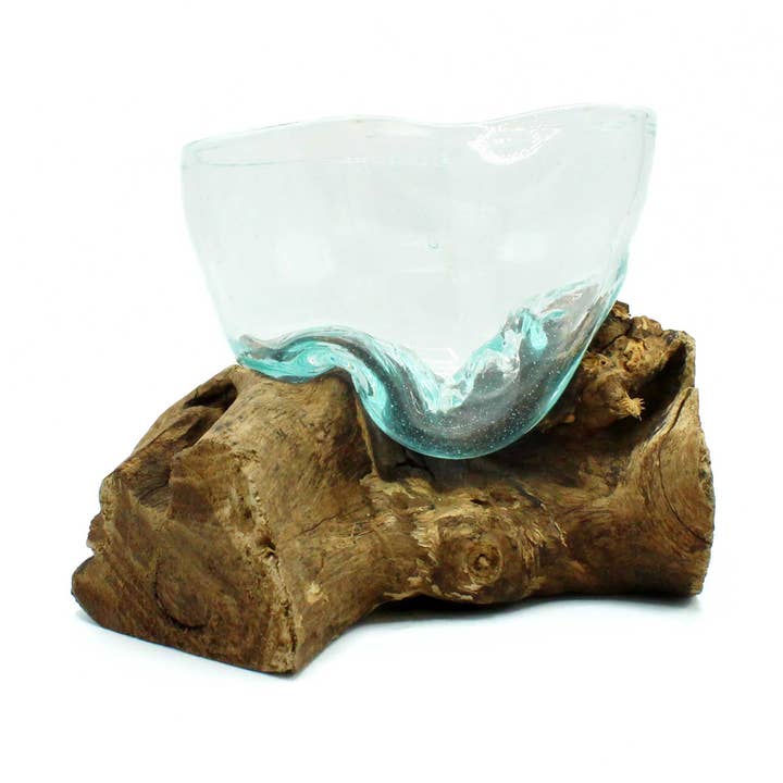 Bol en verre fondu astucieusement déformé sur bois pour la vente par Ancient Wisdom