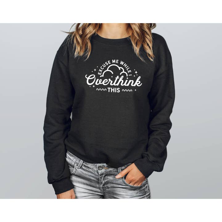 Sweatshirt Crewneck Preto Overthinker por atacado de Oooh Candy Co.