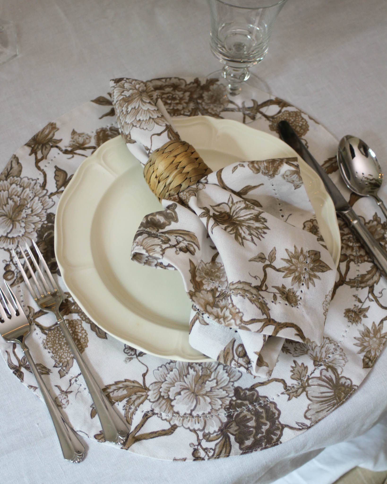 Willamere - Wholesale Dinner & Cloth Napkin - Brown Chestnut  Floral Dinner Napkins, Set of Four10