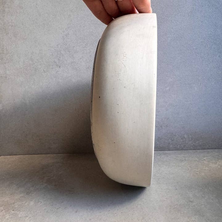 Minimal Loot Design - Vendita all'ingrosso Ciotole/Piatti decorativi - Ciotola in cemento minimalista, 9 pollici, ciotola moderna pesante, piatto Catch All, grande ciotola in cemento, ciotola contemporanea, decorazione centrotavola, ciotola decorativa3