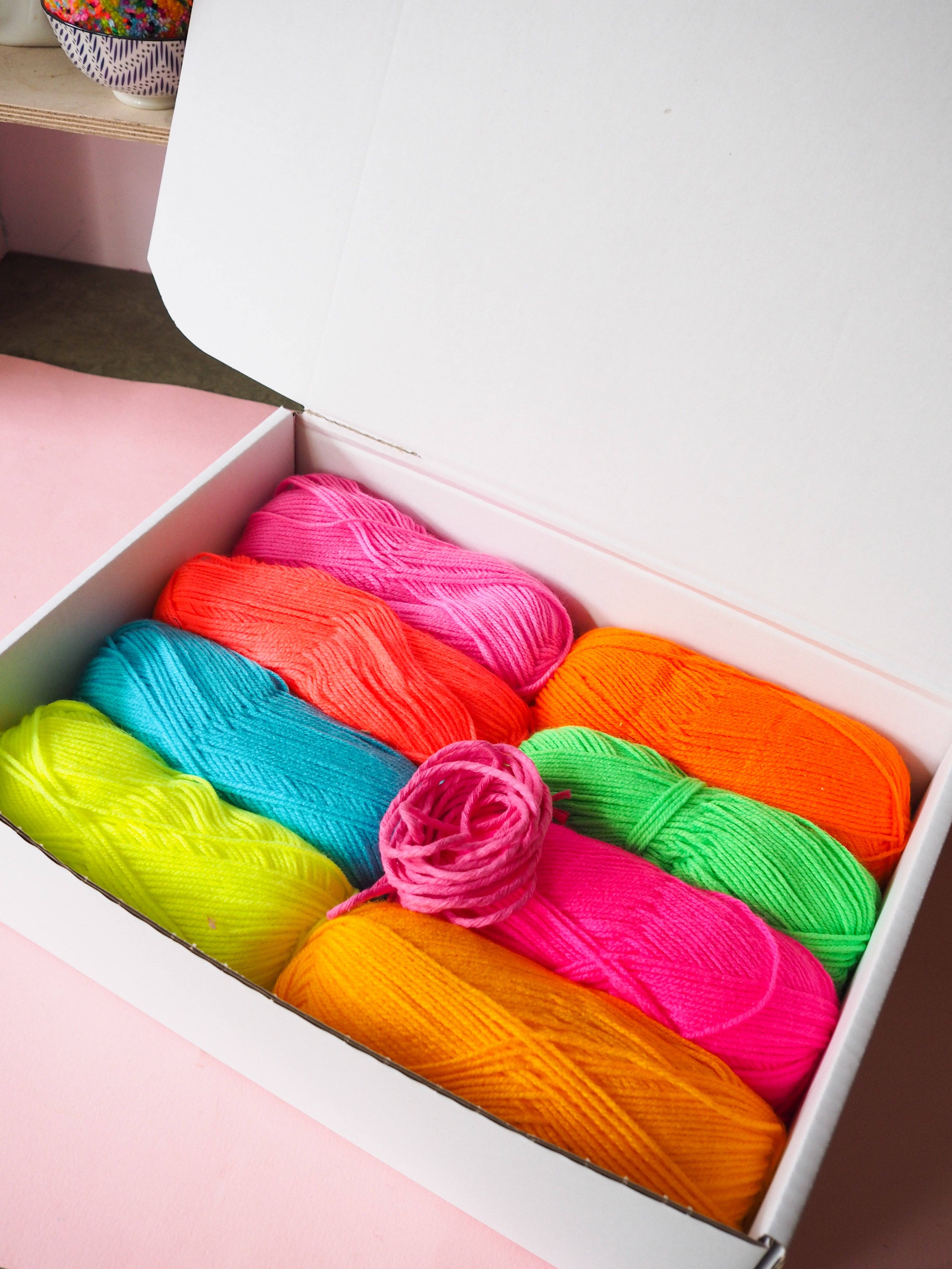 Fat Pom Poms – wholesale DIY craft kit – Bright Giant Pom Pom Kit7