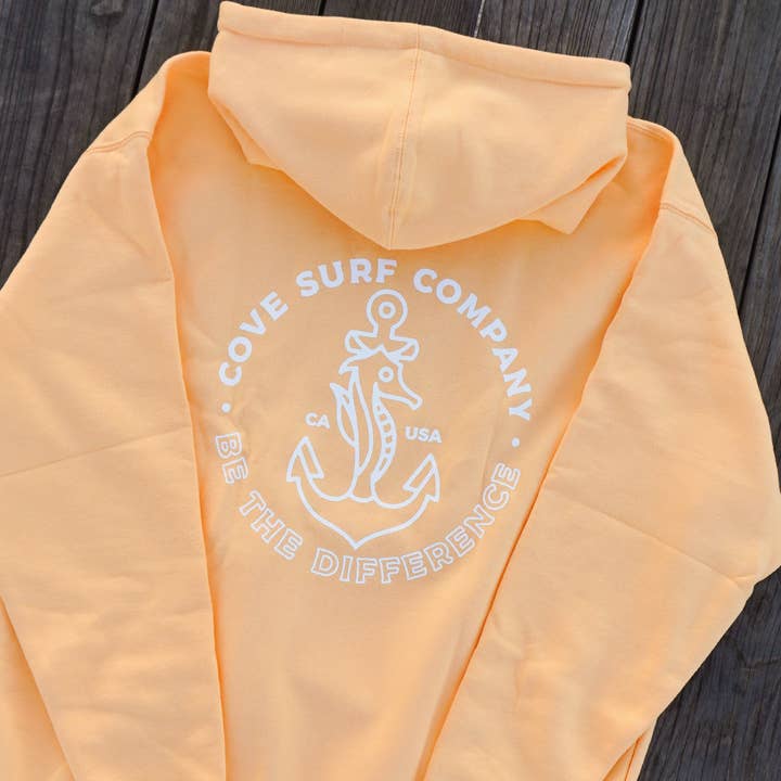Chandail à capuchon Seahorse - Peach pour la vente par Cove