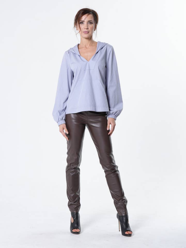 Vegane Lederhose in Braun für den Großhandel von Metamorphoza