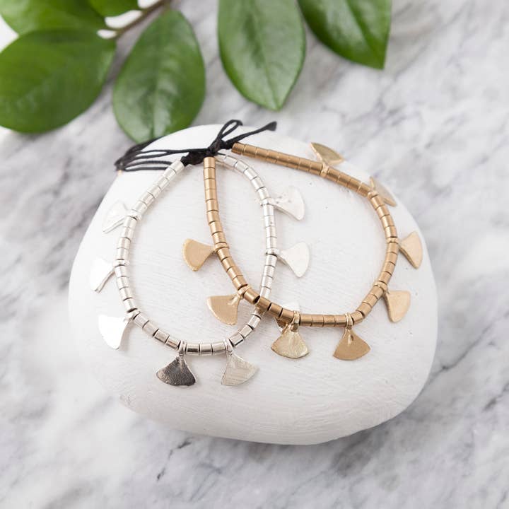 Bracelet en forme de fan en laiton perlé pour la vente par Baizaar