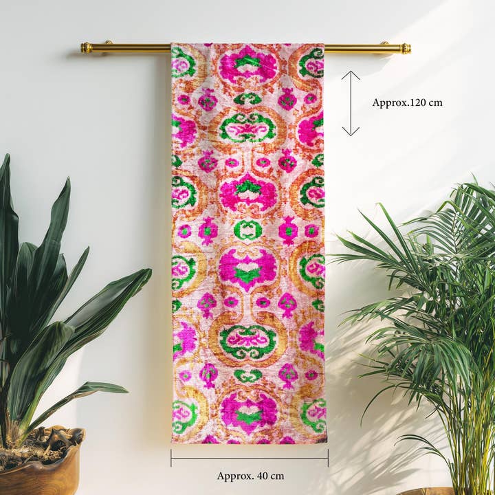 Tela de Ikat de Granadas Rosadas de Terciopelo de Seda Tejida a Mano para venta al por mayor de Samarra Home