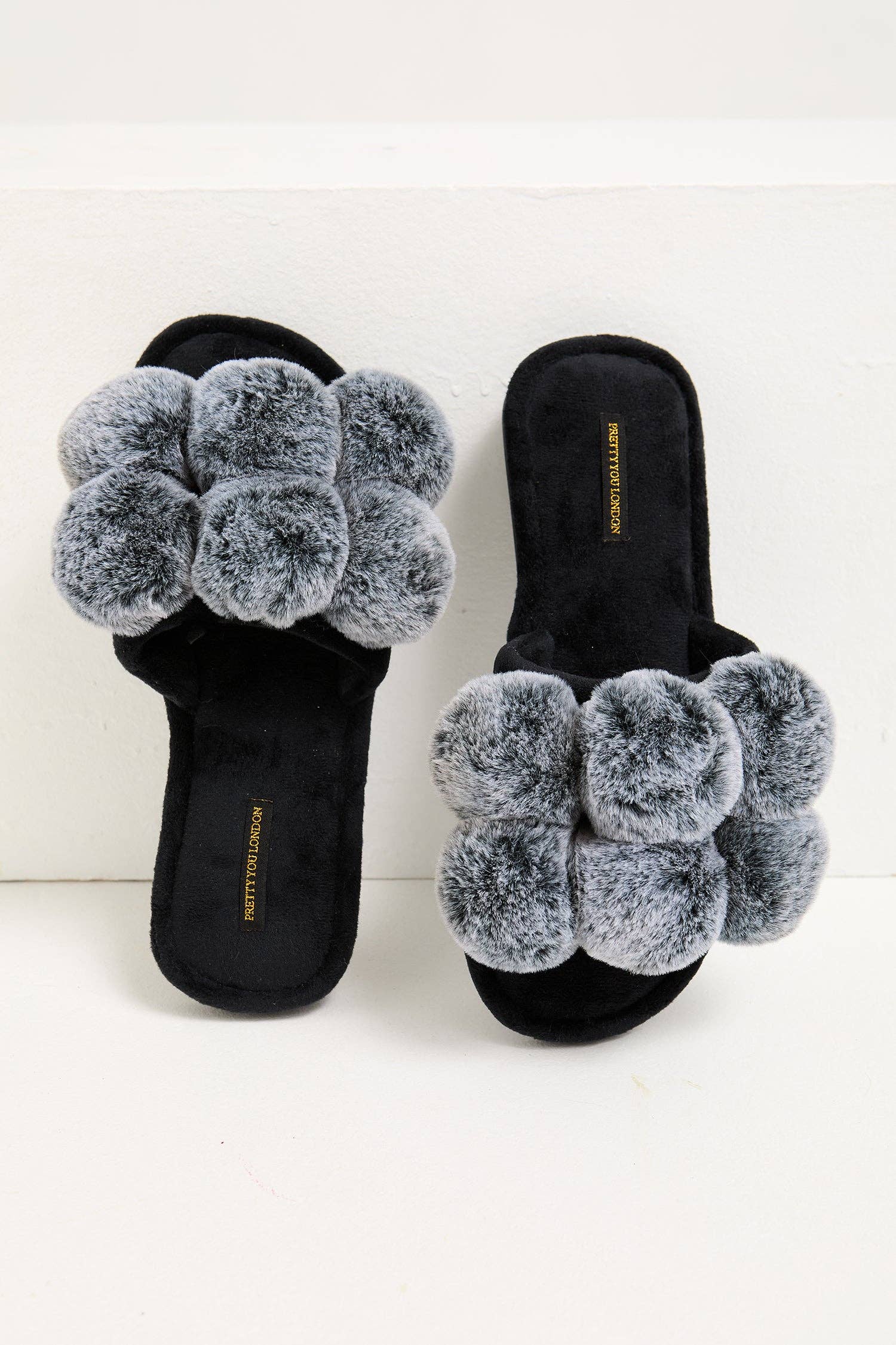 Noir Chaussons Dolly en noir en vente sur Faire1