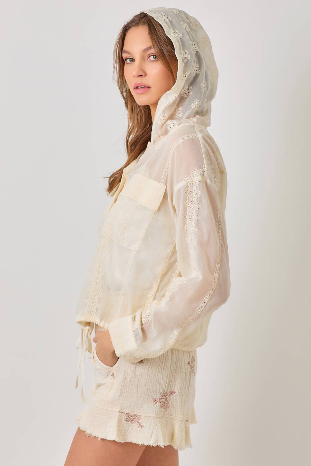 Mystree – Großhandel Jacke – Damen – 61094 Ösenverstellbare Kapuzenjacke mit Saum2