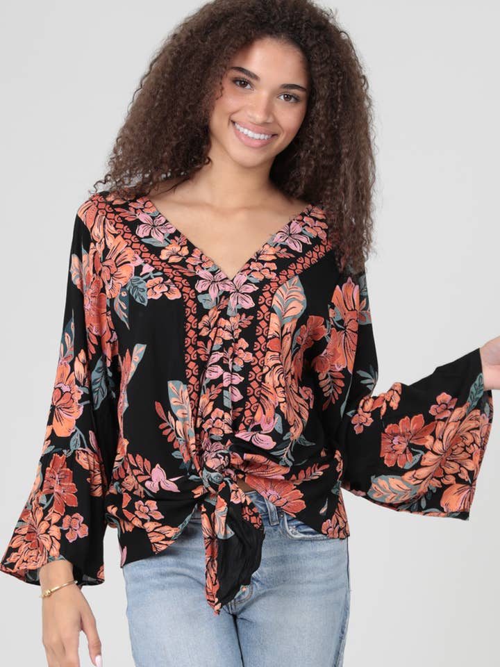 E2X25-A921 V-HALS TWIST FORAN BINDING TALJE FLÆR ÆRME BLOUSE for engroshandel hos Nostalgia