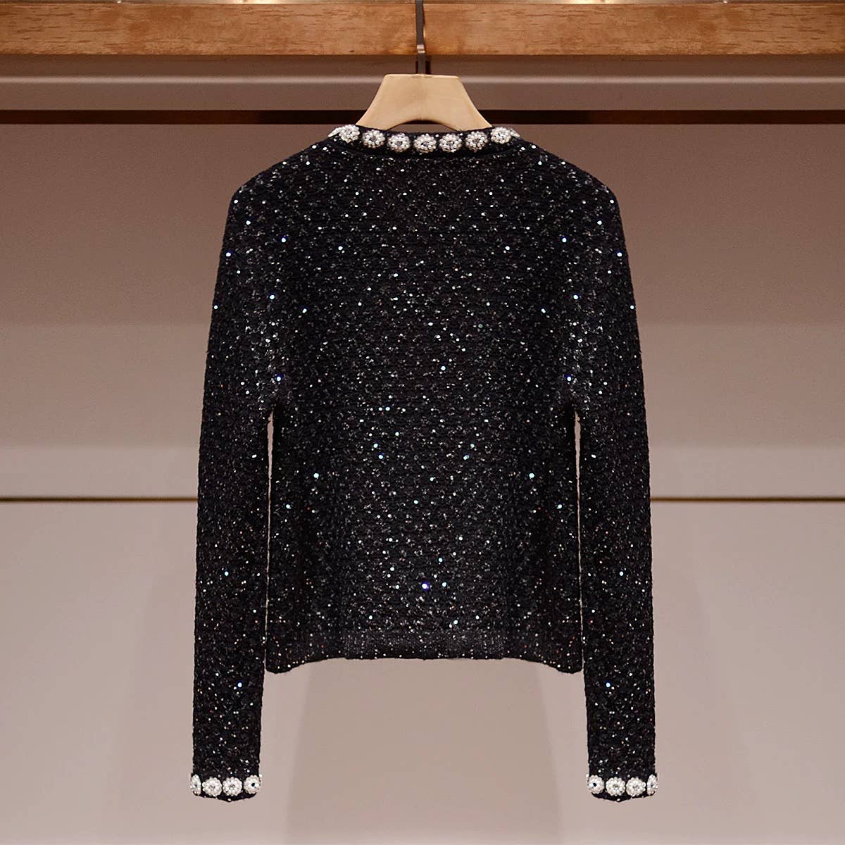 Svart JK241Y Damers Svart Stickad Kofta med Strassdetaljer för wholesale på Faire1