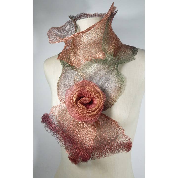 Krøllet metalnet tørklæde af åben kobberstrik for engroshandel hos Sarah Cavender Metalworks