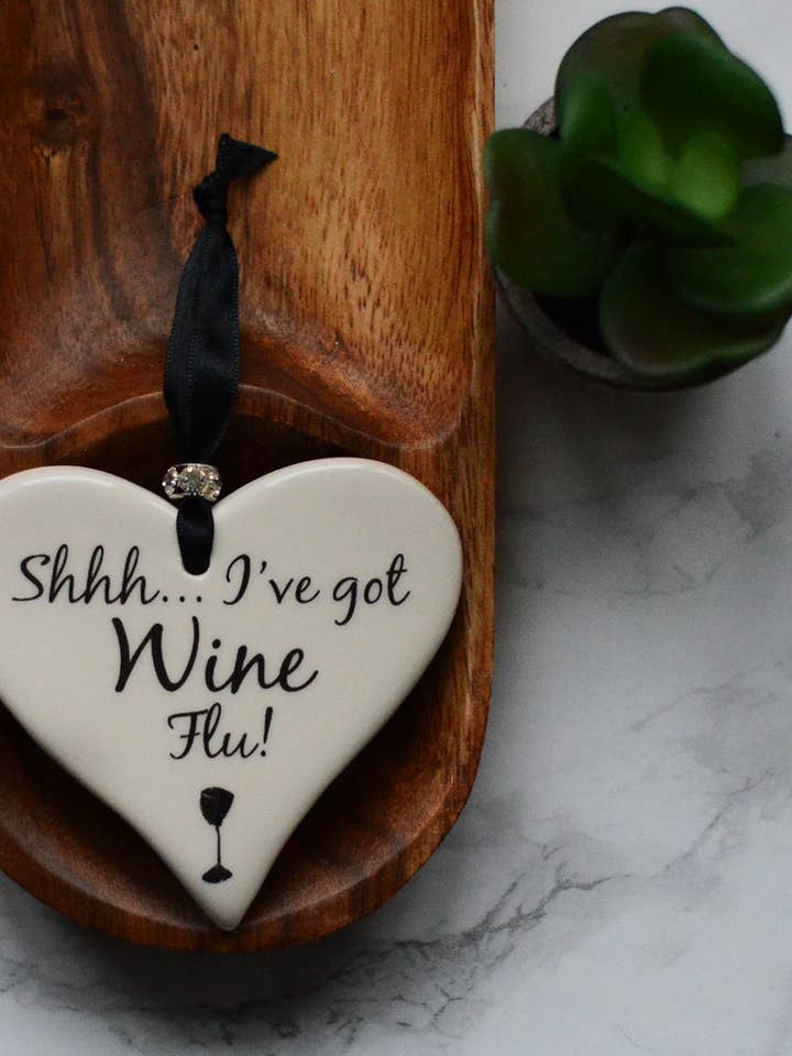 Coeurs à thème vin pour la vente par Dimbleby Ceramics