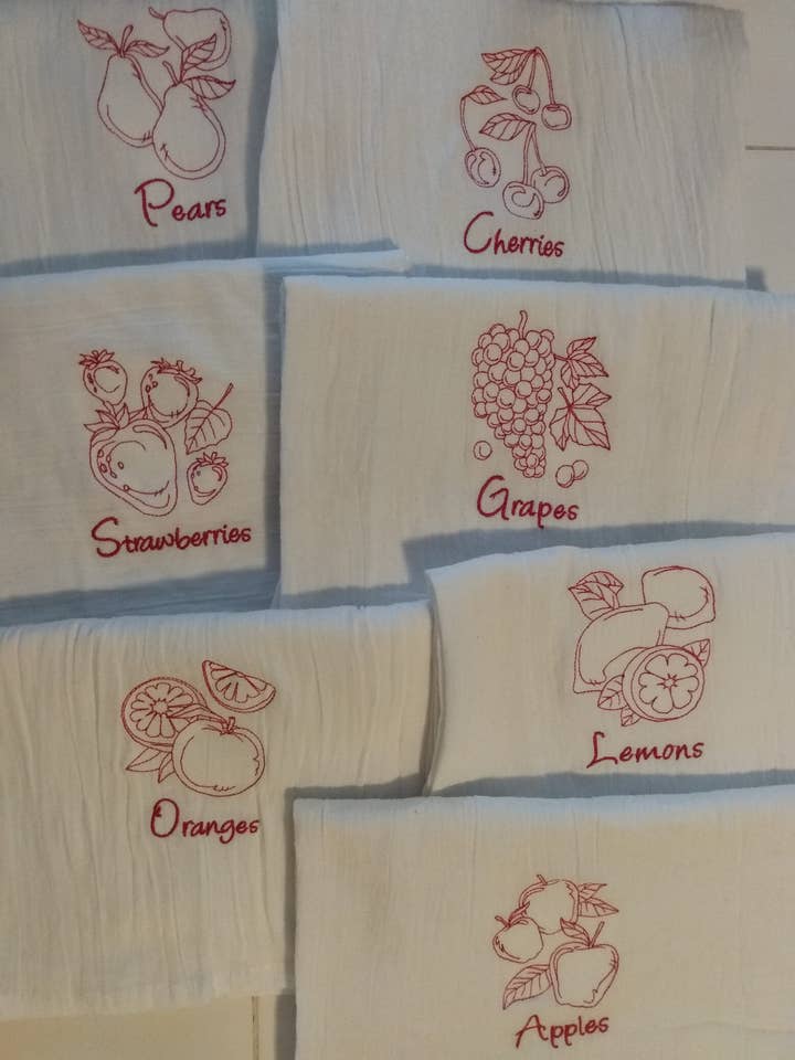 Torchons en forme de sac à farine de fruits, lot de 7, broderies pour la vente par Cold Stream Crafts